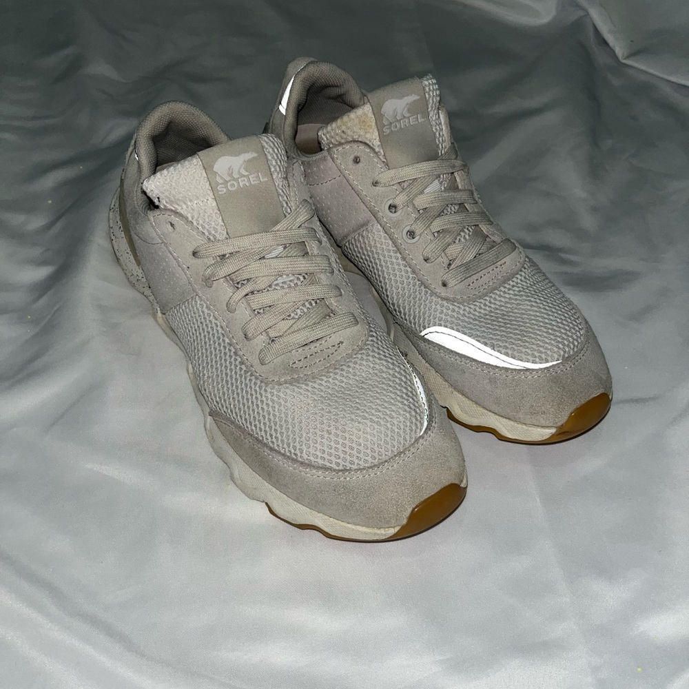 Sorel Light Gray Athletic Shoes 9.5
